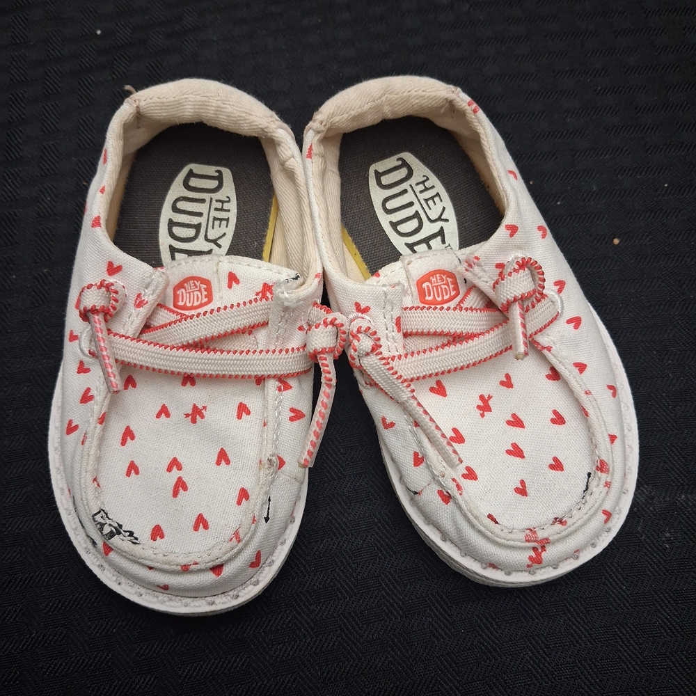 Hey Dude Kids Shoes - White with Red Hearts - Picture 2 of 3